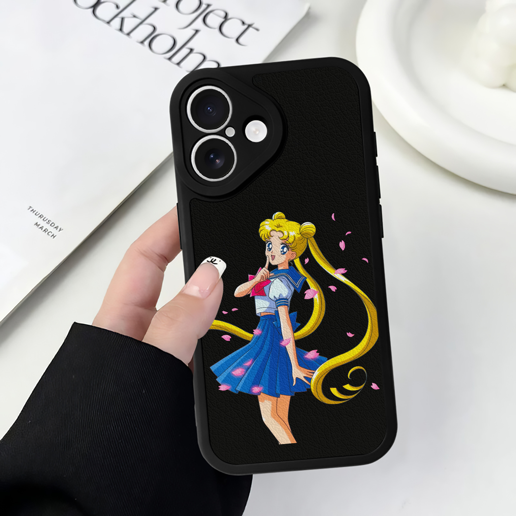 （画像用） 美少女戦士セーラームーン 愛野 美奈子 あいの みなこ Sailor Moon Aino Minako 【iPhone 16シリーズ対応】シリコンスマホケース（レザー調） 材質：シリコン